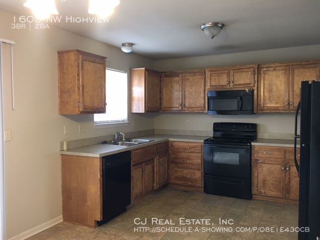 1608 Nw High View Dr - Photo 3 of 10