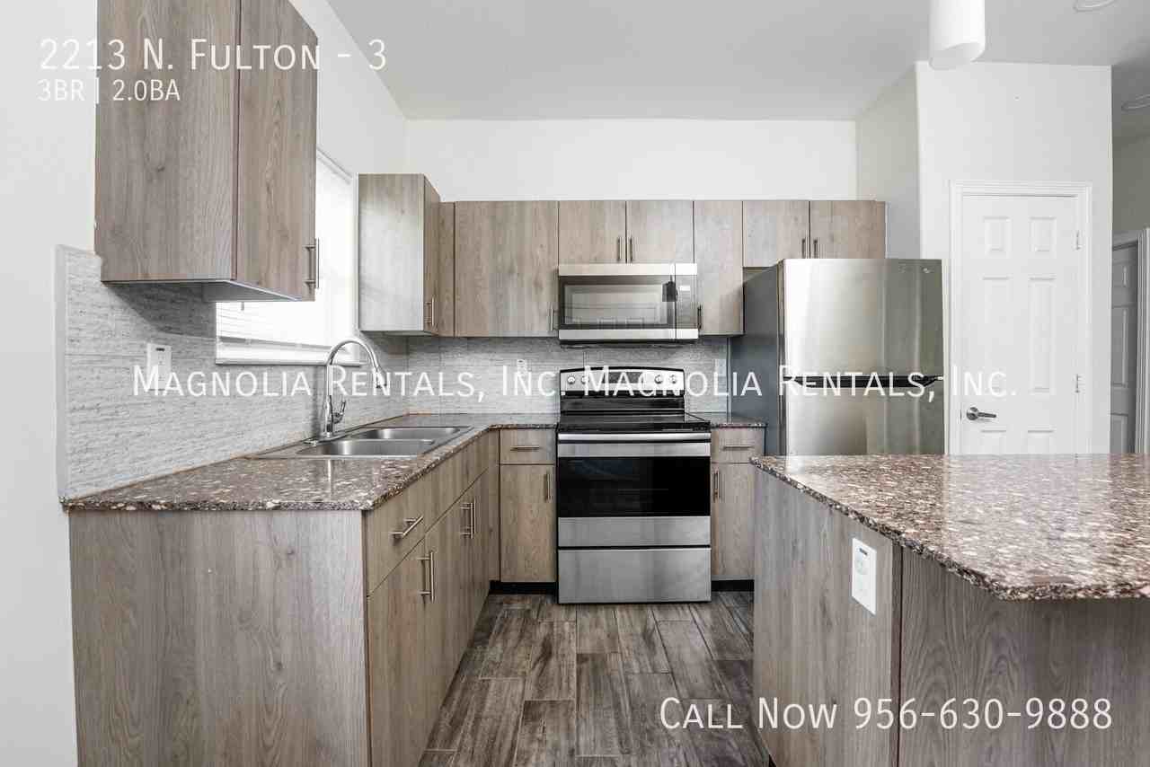 2213 N Fulton St #3 - Photo 6 of 17