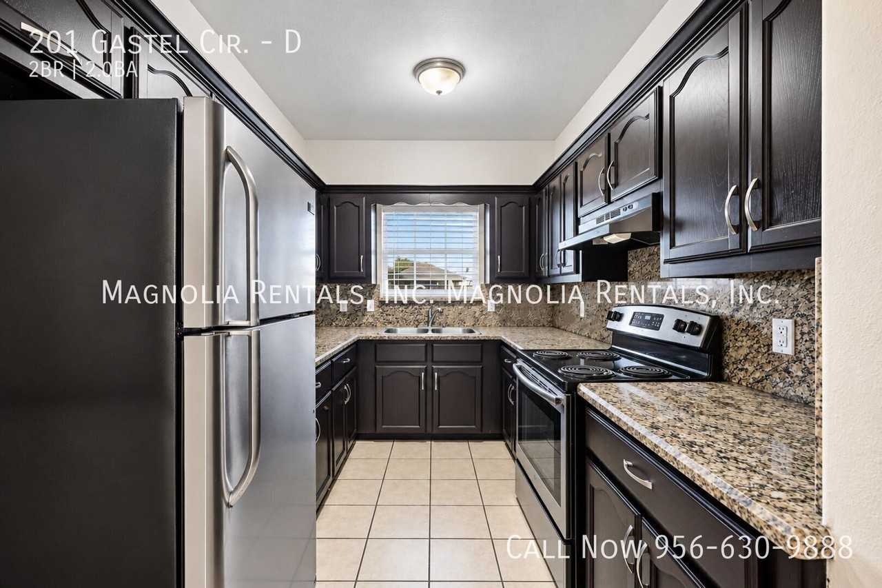 201 Gastel Cir #D - Photo 4 of 11