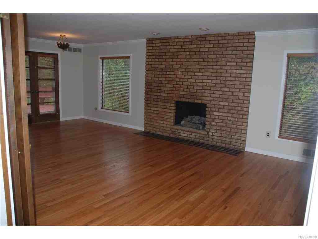 21727 Riverview Dr - Photo 2 of 41