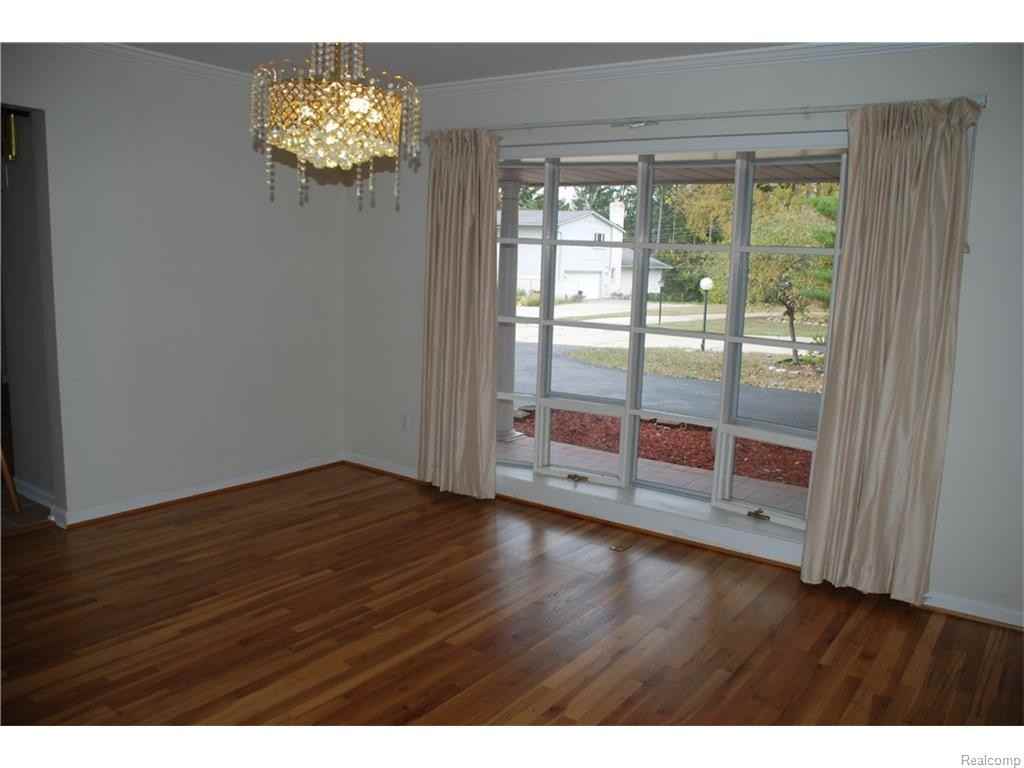 21727 Riverview Dr - Photo 3 of 41