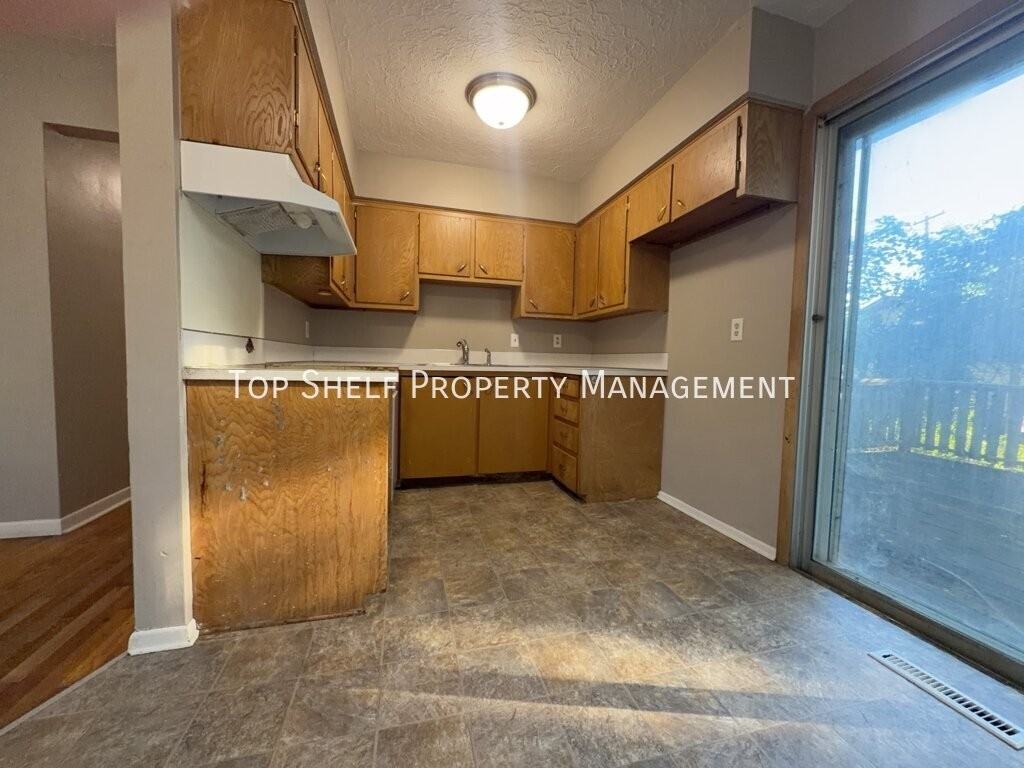 4101 Glover Ave - Photo 4 of 22