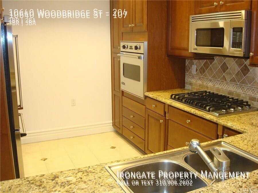 10640 Woodbridge St #204 - Photo 6 of 41