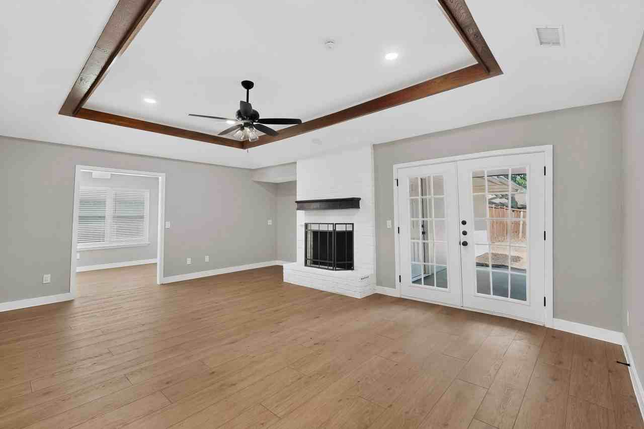 1829 Kensington Dr - Photo 7 of 44
