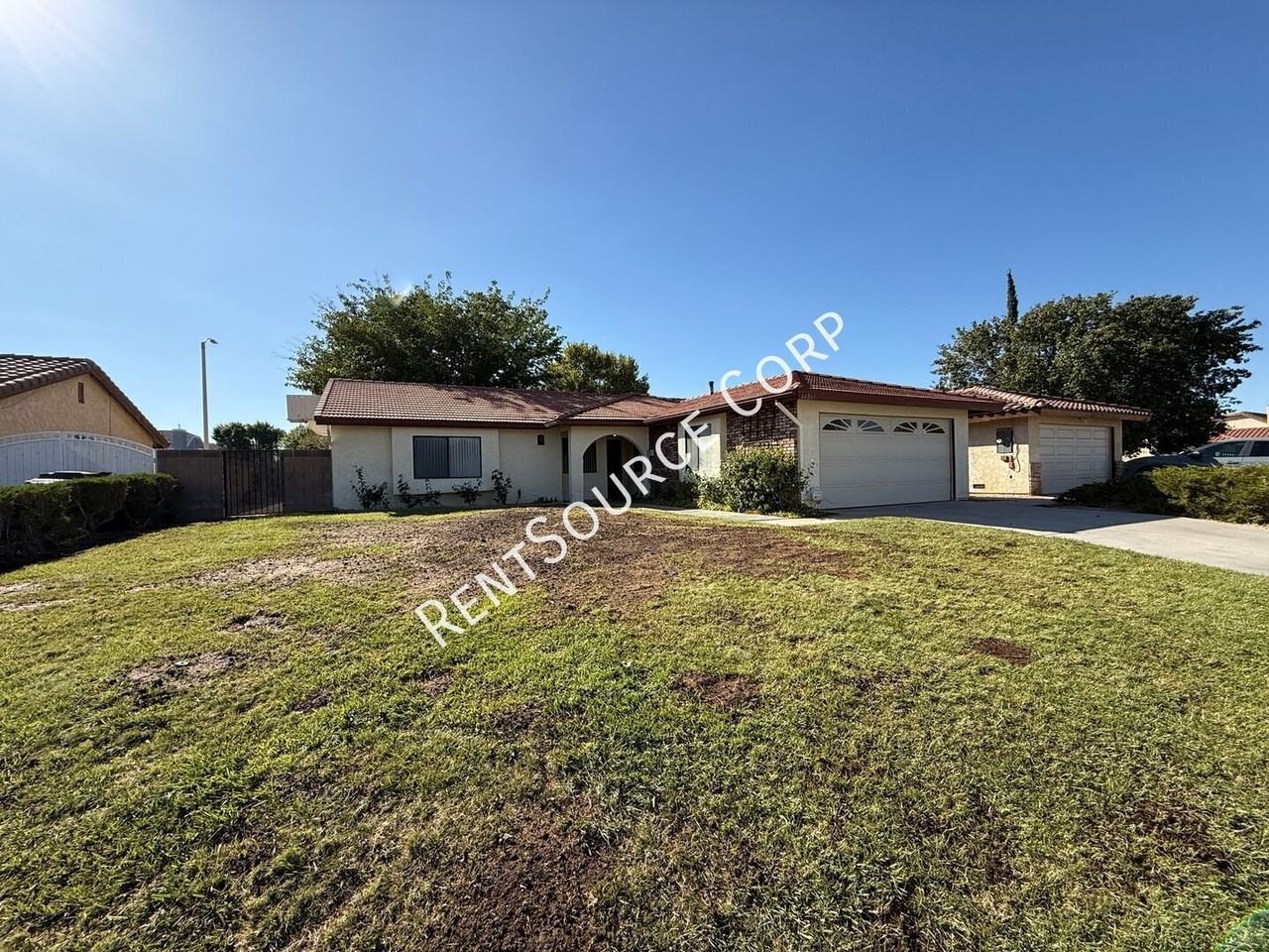 44861 Laszlo St - Photo 2 of 26