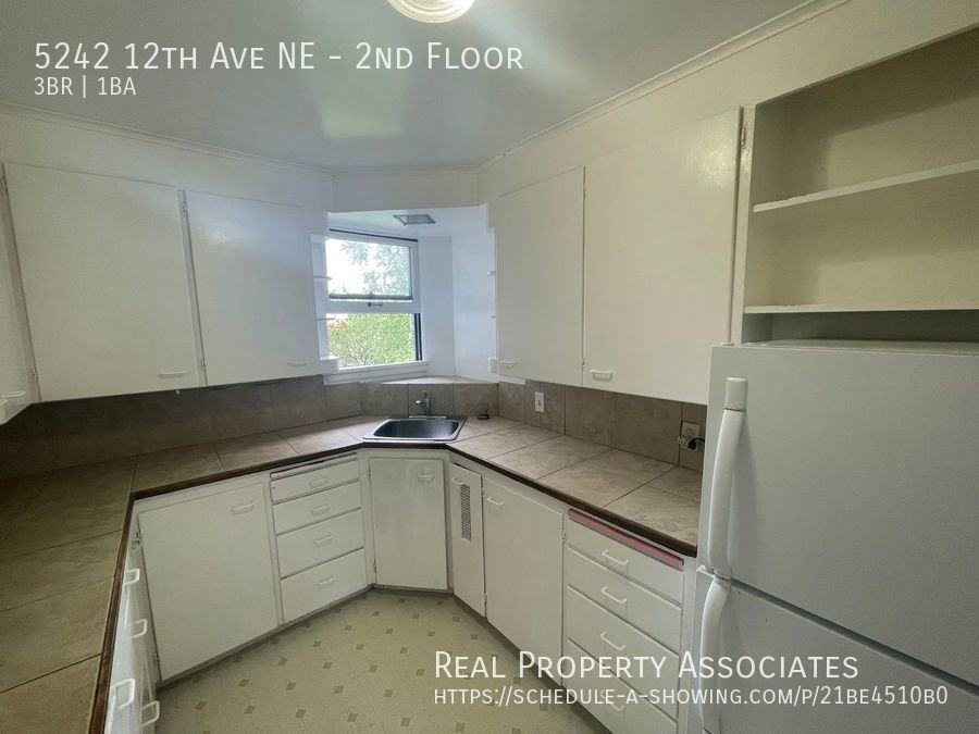 5242 12th Ave Ne #2ndFL - Photo 6 of 12