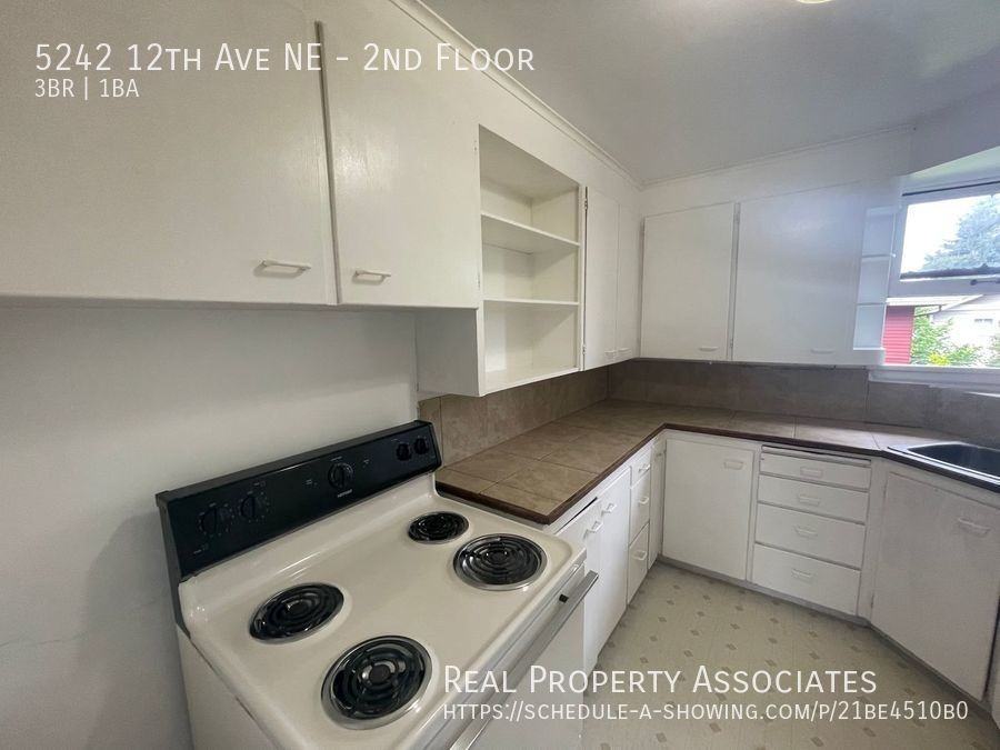5242 12th Ave Ne #2ndFL - Photo 7 of 12