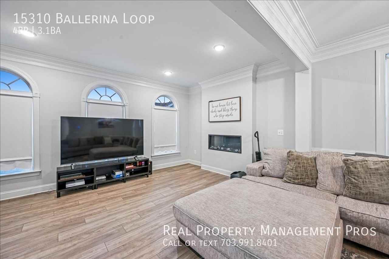 15310 Ballerina Loop - Photo 3 of 39