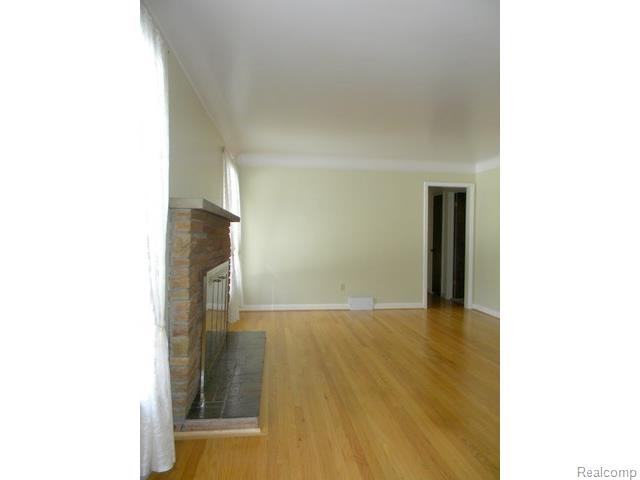 30760 Helmandale Dr - Photo 3 of 19