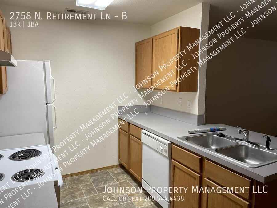 2758 N Retirement Ln #B - Photo 4 of 11