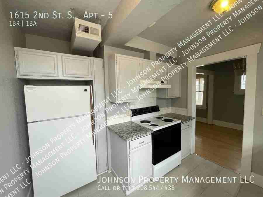 1615 2nd St S #5 - Photo 2 of 13