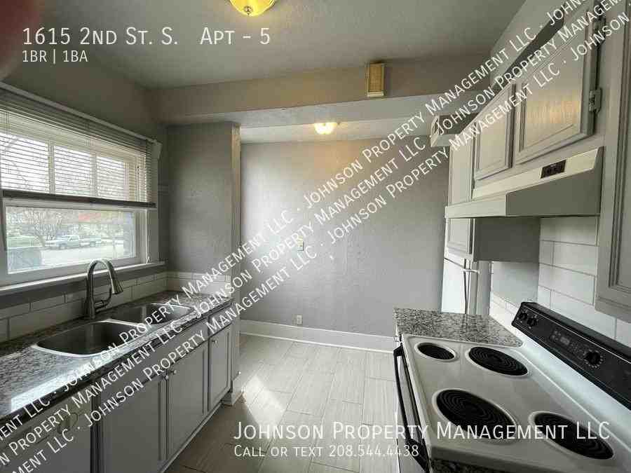 1615 2nd St S #5 - Photo 4 of 13
