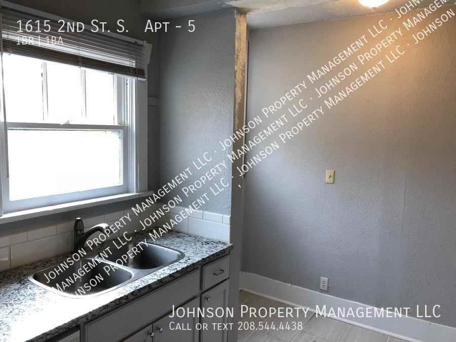 1615 2nd St S #5 - Photo 5 of 13