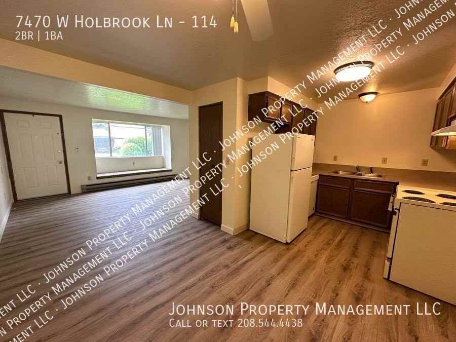 7470 W Holbrook Ln #114 - Photo 4 of 11