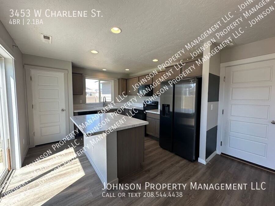3453 W Charlene St - Photo 4 of 22