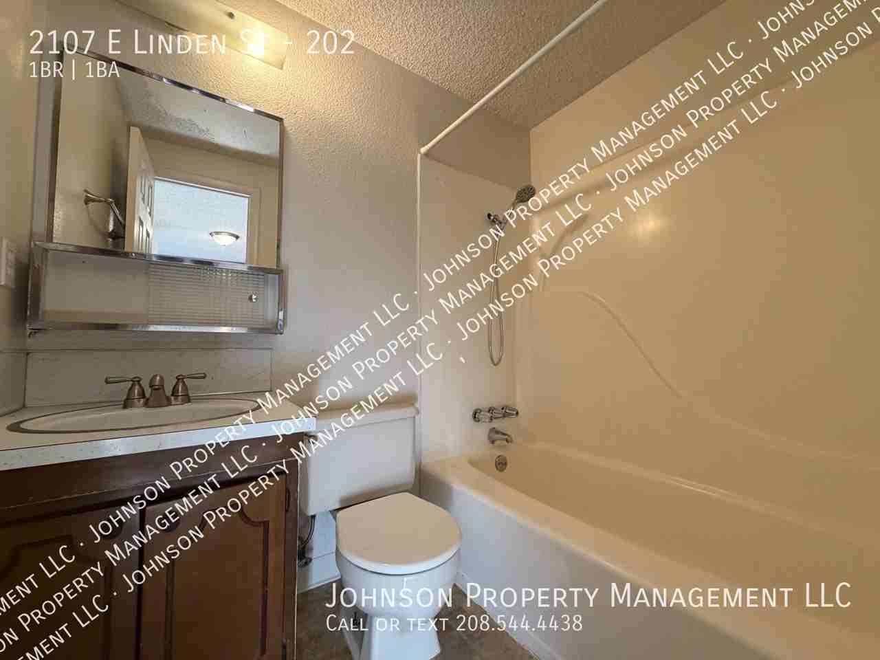 2107 E Linden St #202 - Photo 2 of 9