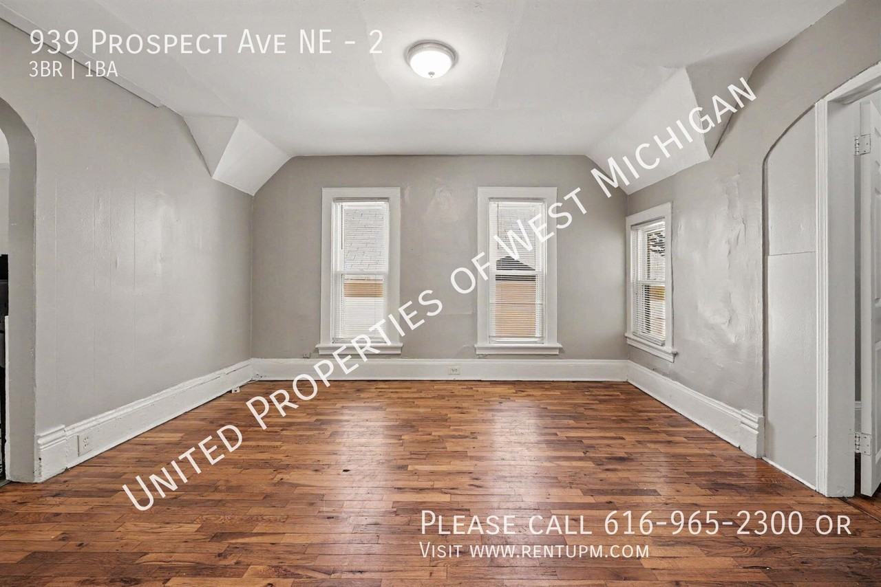 939 Prospect Ave Ne #2 - Photo 4 of 17