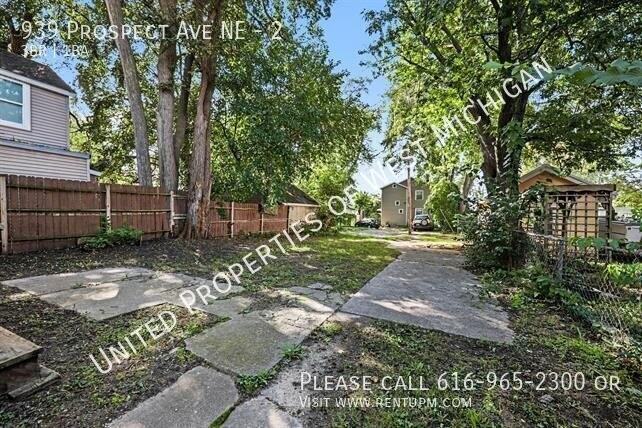 939 Prospect Ave Ne #2 - Photo 5 of 17