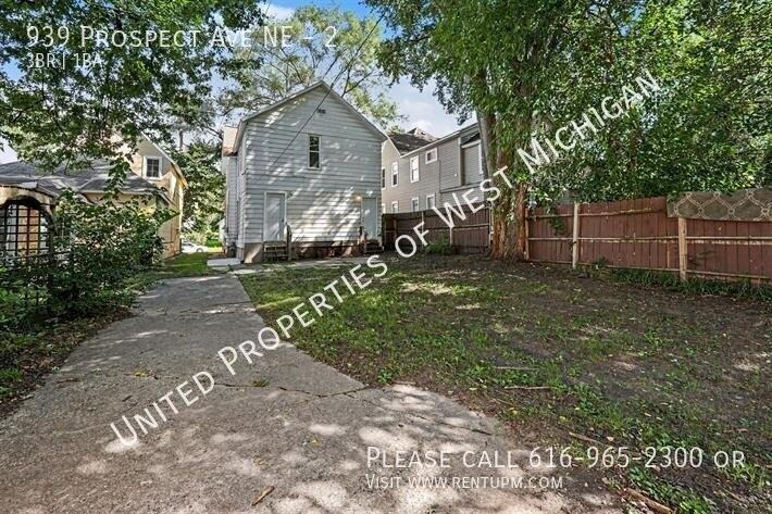 939 Prospect Ave Ne #2 - Photo 6 of 17