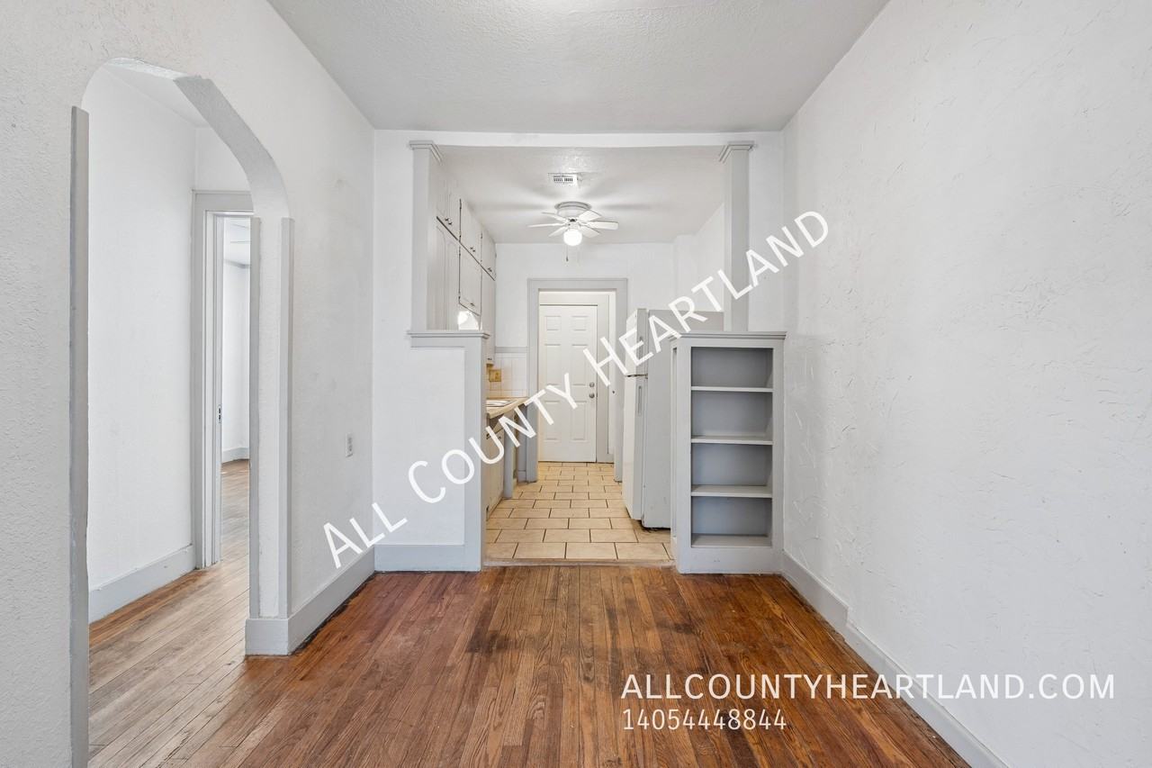 1116 Nw 29th St - Photo 4 of 11