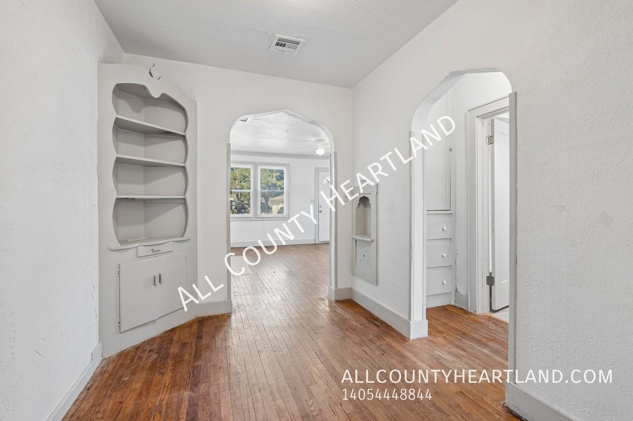1116 Nw 29th St - Photo 5 of 11