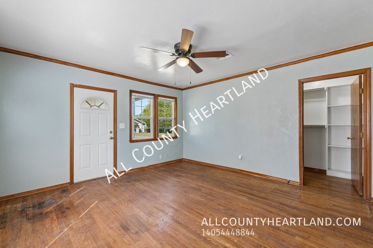 1118 Nw 29th St - Photo 2 of 13