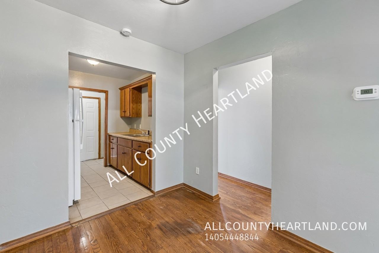 1118 Nw 29th St - Photo 4 of 13