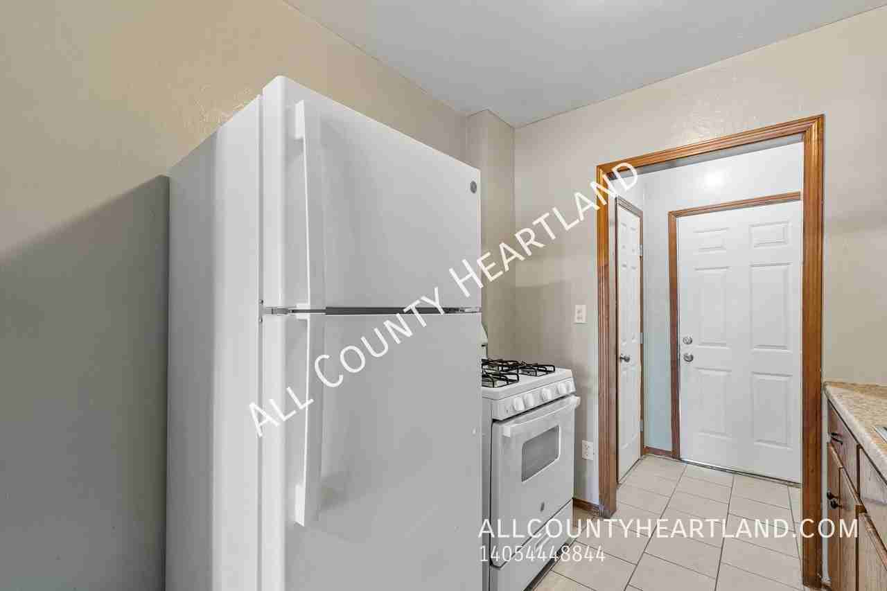 1118 Nw 29th St - Photo 6 of 13