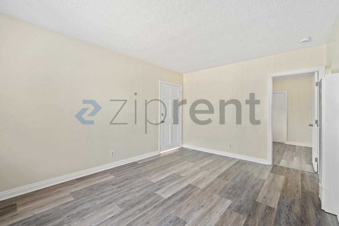 146 E 95th St #1 - Photo 4 of 17