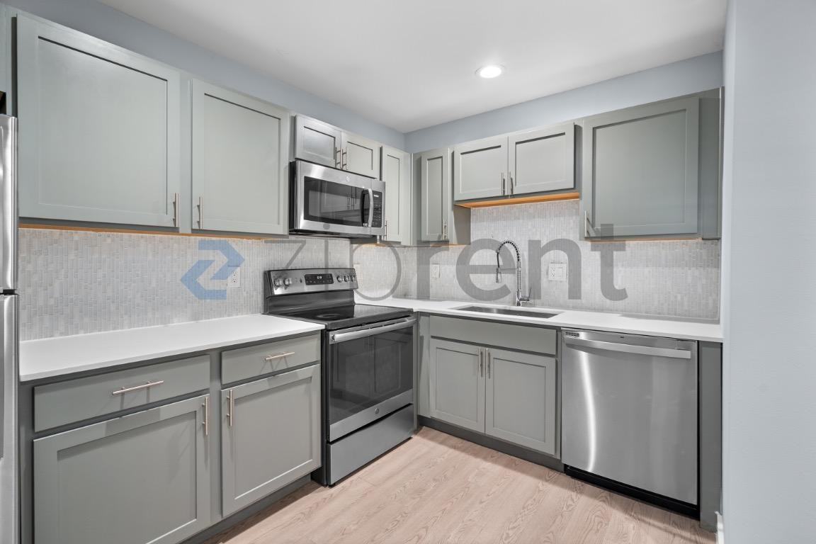 4400 San Jacinto St #203 - Photo 5 of 20