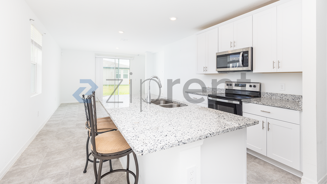 5921 Catamaran Ave - Photo 4 of 14