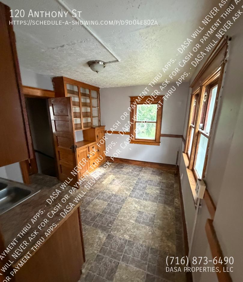 120 Anthony St - Photo 5 of 12