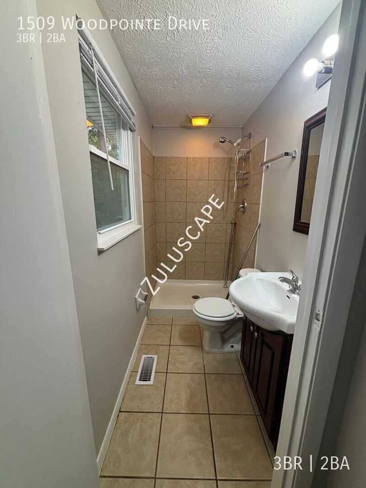 1509 Woodpointe Dr - Photo 5 of 14