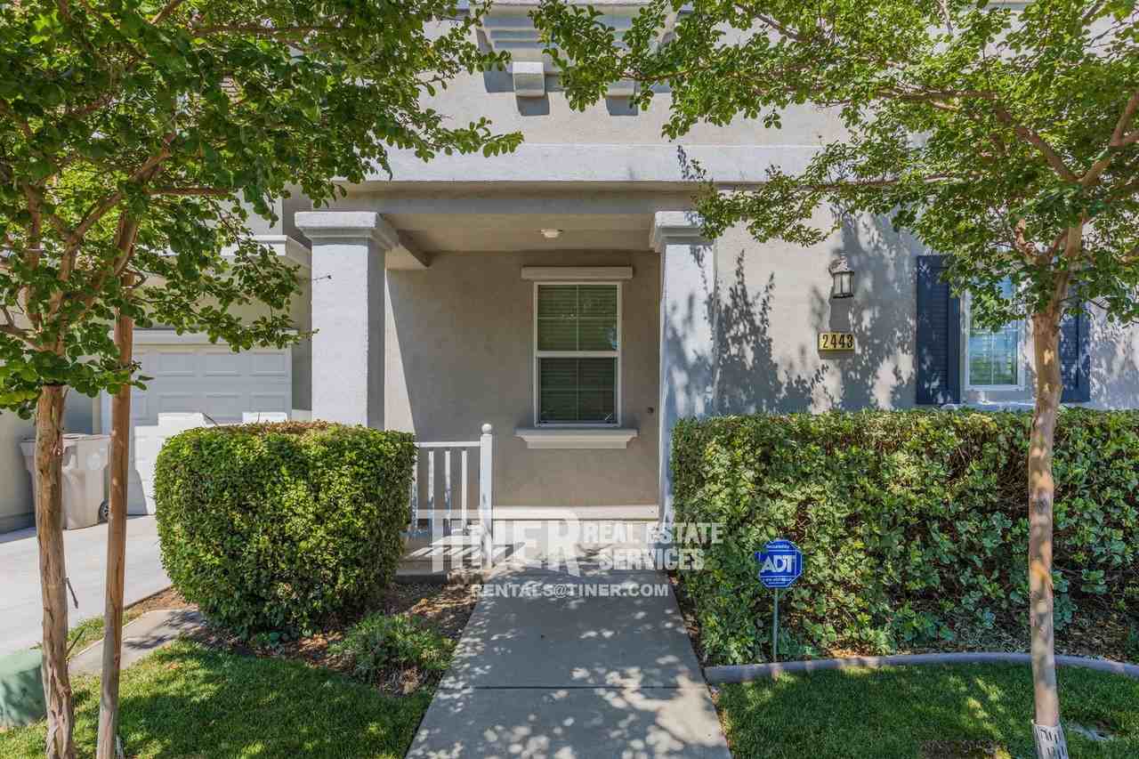 2443 Erickson St - Photo 7 of 40