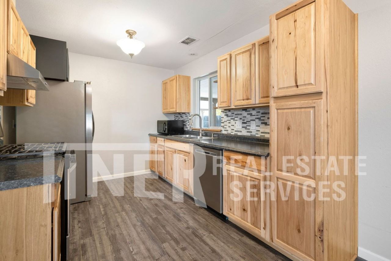 1603 4th St - Photo 2 of 17