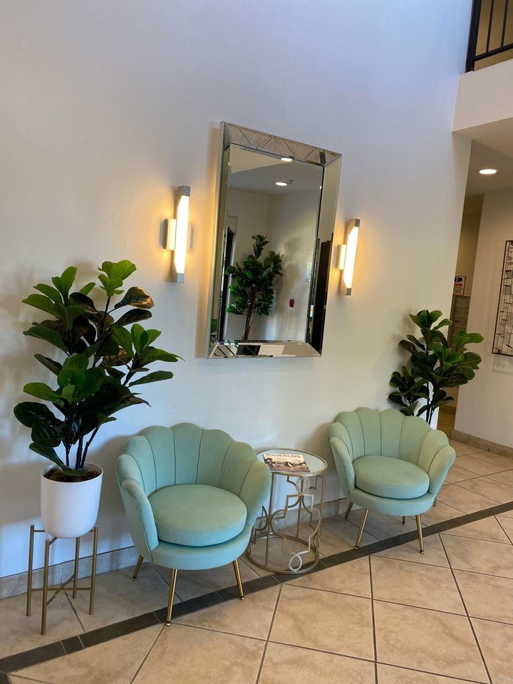 Chateau Toluca Apartments - Photo 4 of 50