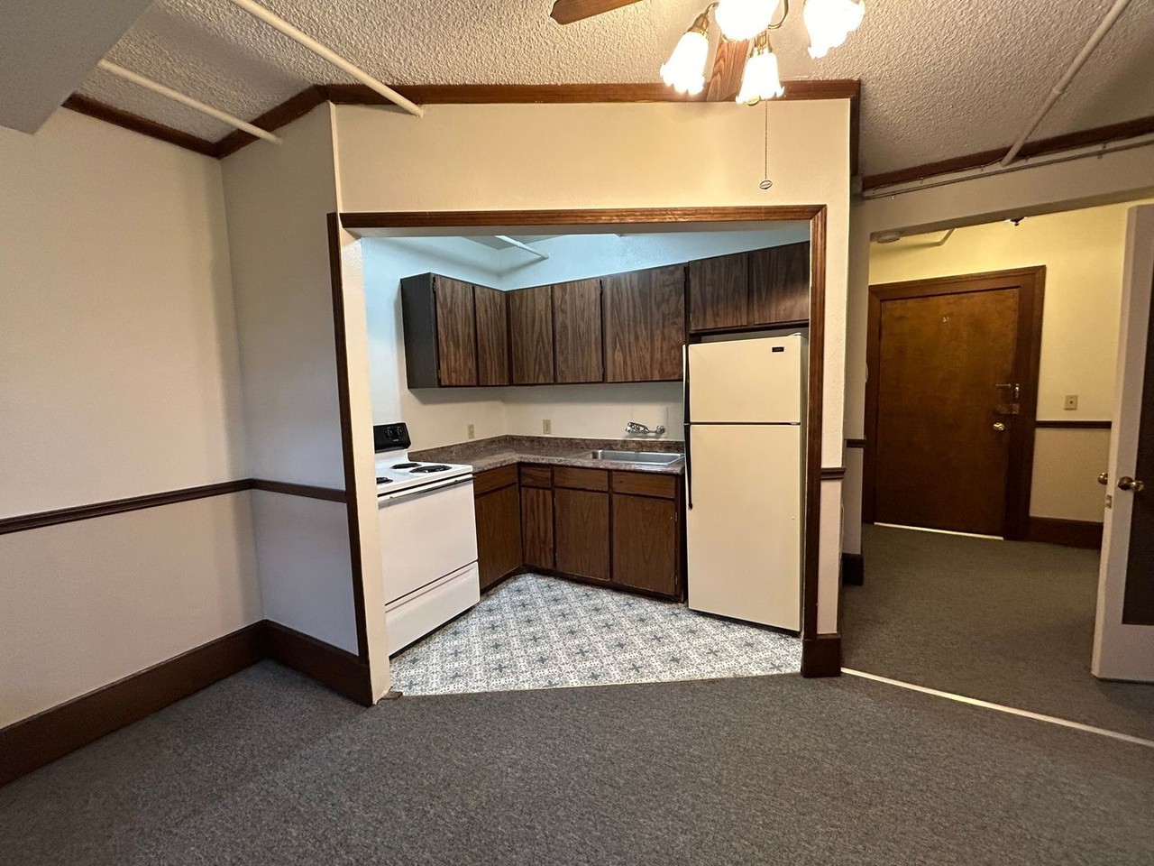 #362 BROADMORE APARTMENTS - Photo 2 of 15