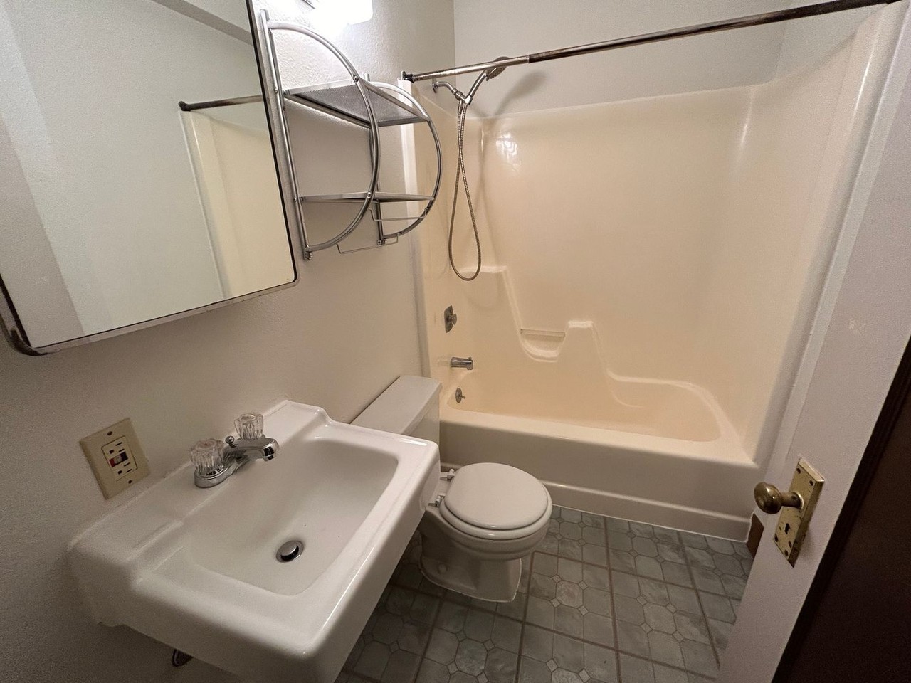 #362 BROADMORE APARTMENTS - Photo 7 of 15