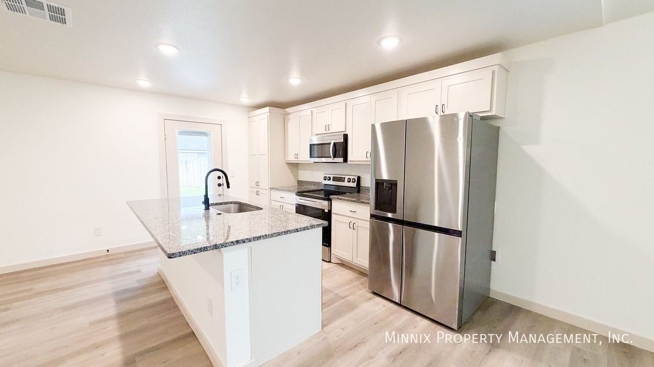 407 80th St - Photo 4 of 16