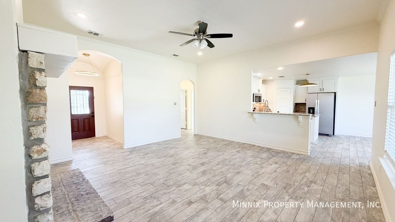 5238 Lehigh St - Photo 2 of 15