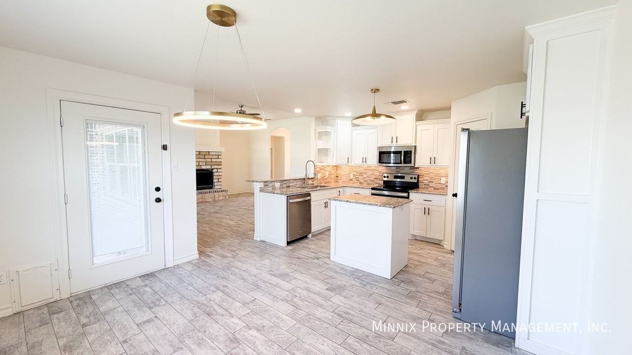 5238 Lehigh St - Photo 4 of 15