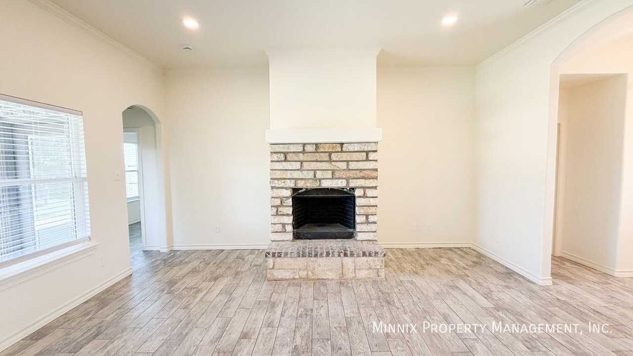 5238 Lehigh St - Photo 5 of 15