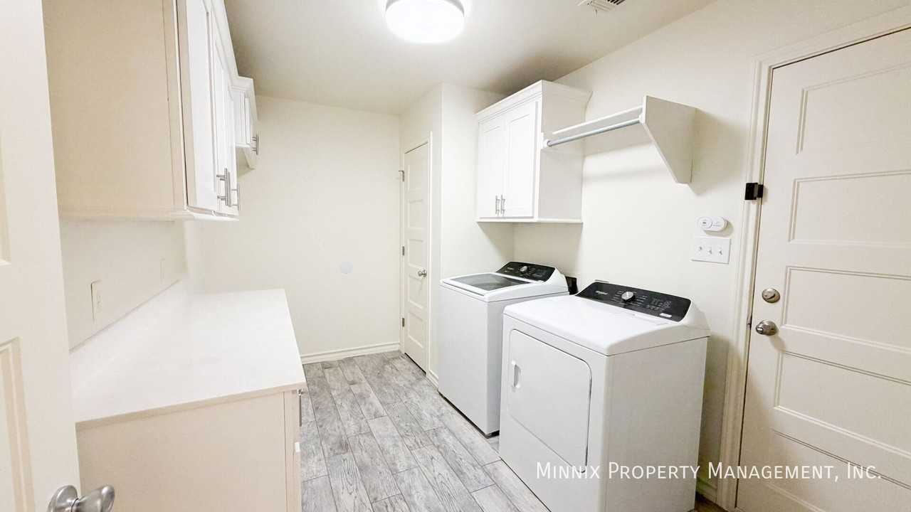 5238 Lehigh St - Photo 7 of 15