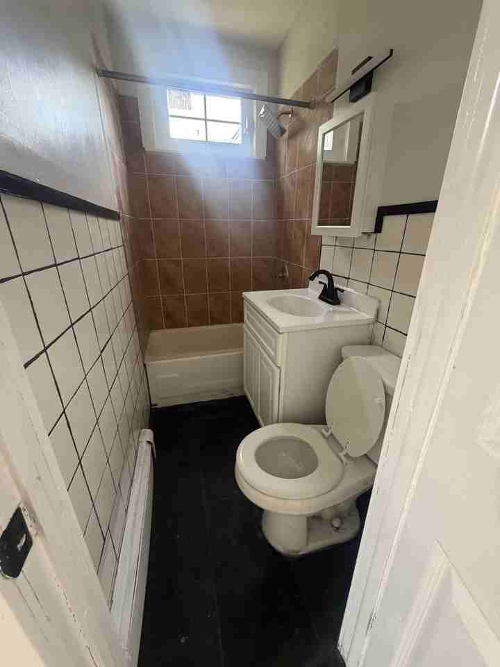 68 Bevan St #6 - Photo 5 of 6
