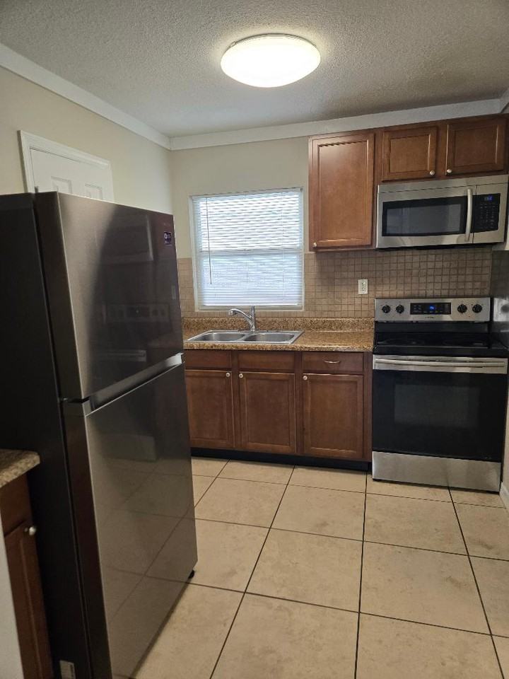 5312 Old Cheney Hwy #C - Photo 2 of 14