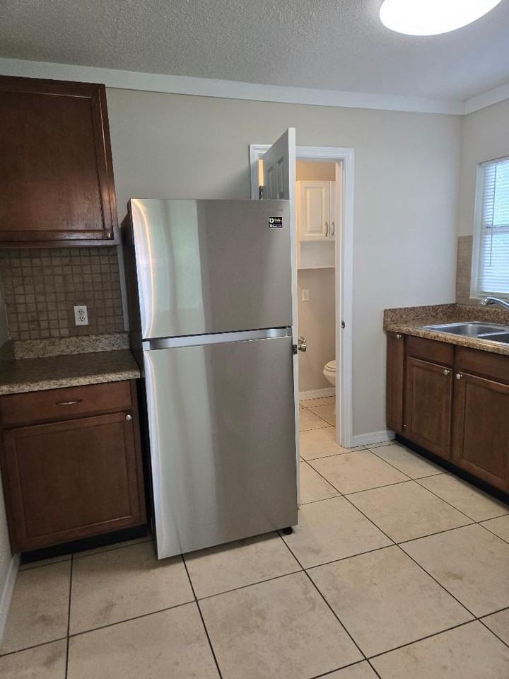 5312 Old Cheney Hwy #C - Photo 3 of 14