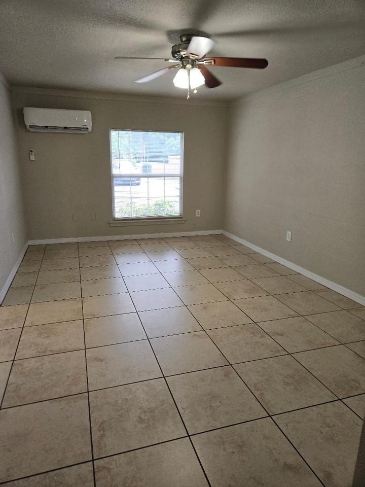5312 Old Cheney Hwy #C - Photo 4 of 14