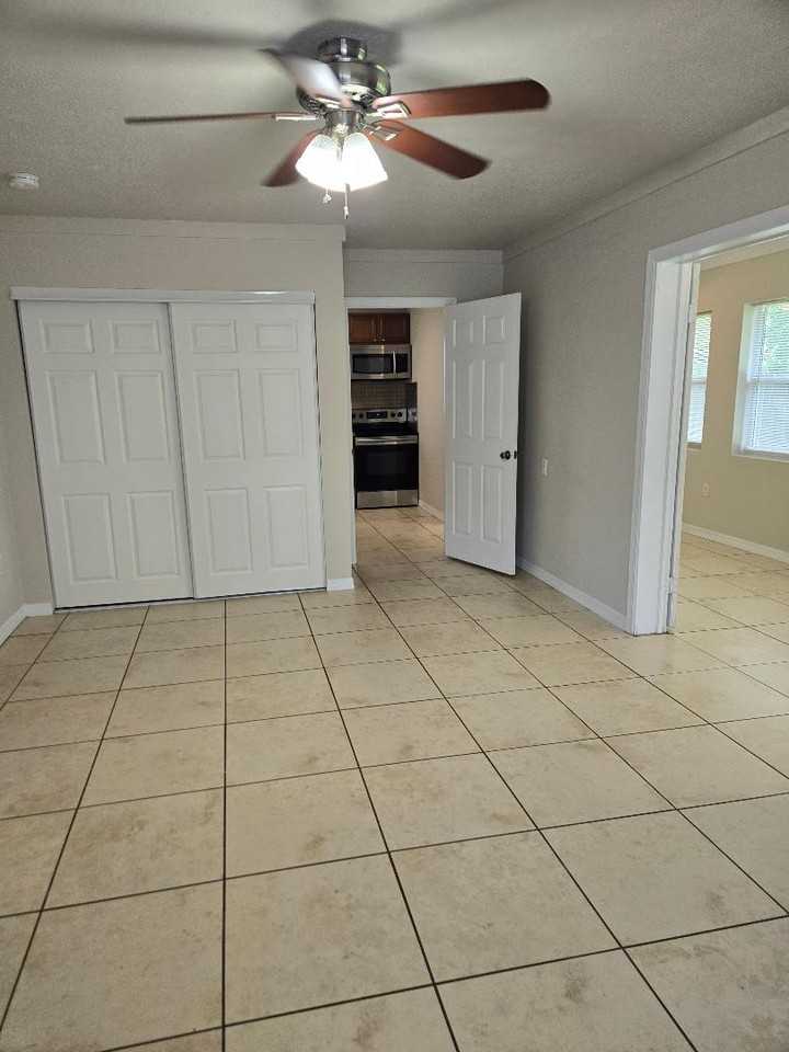 5312 Old Cheney Hwy #C - Photo 5 of 14