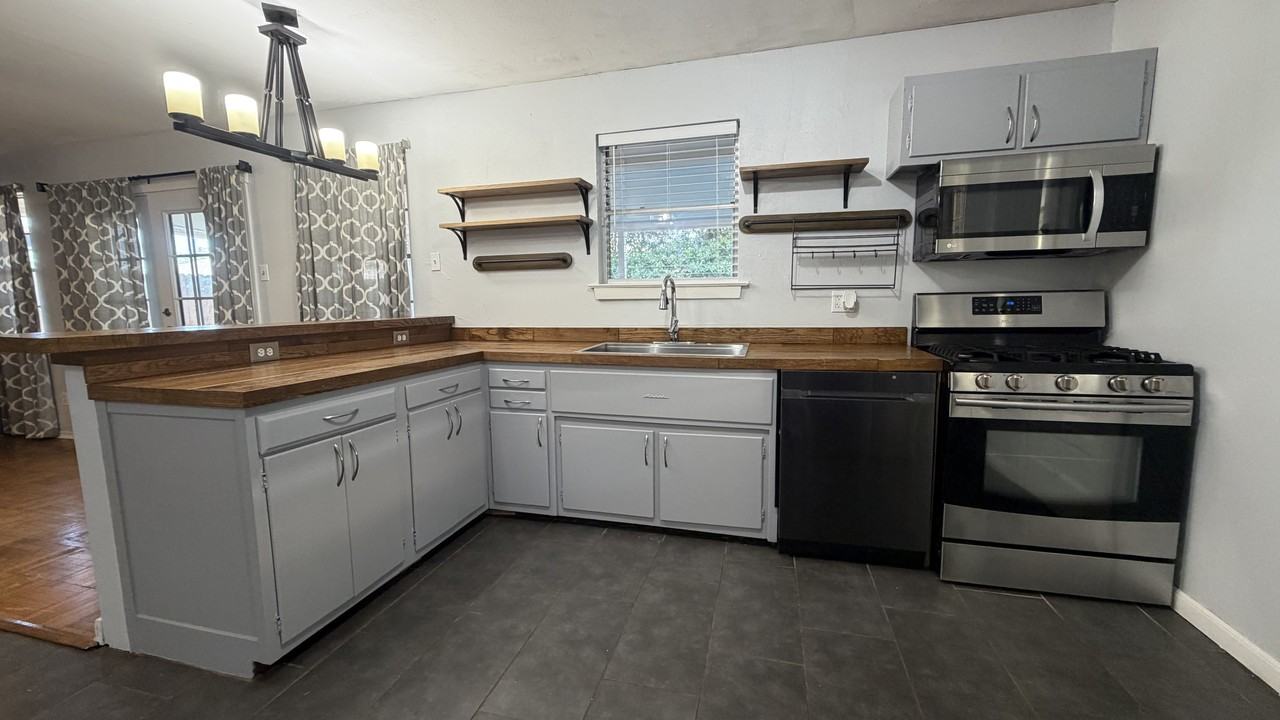 1301 Michael St #NA - Photo 5 of 13