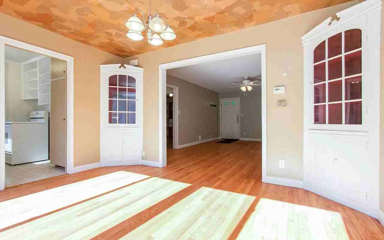 330 N Franklin Ave - Photo 4 of 8